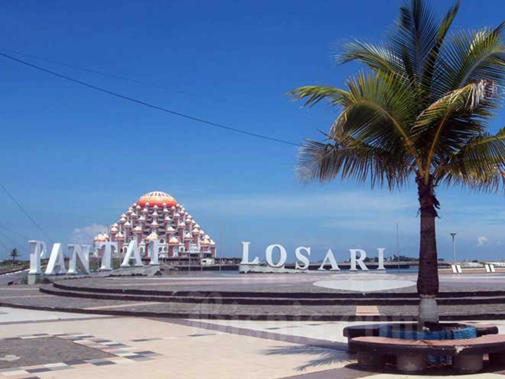 Pemkot Makassar Kembali Buka Pantai Losari | Tagar