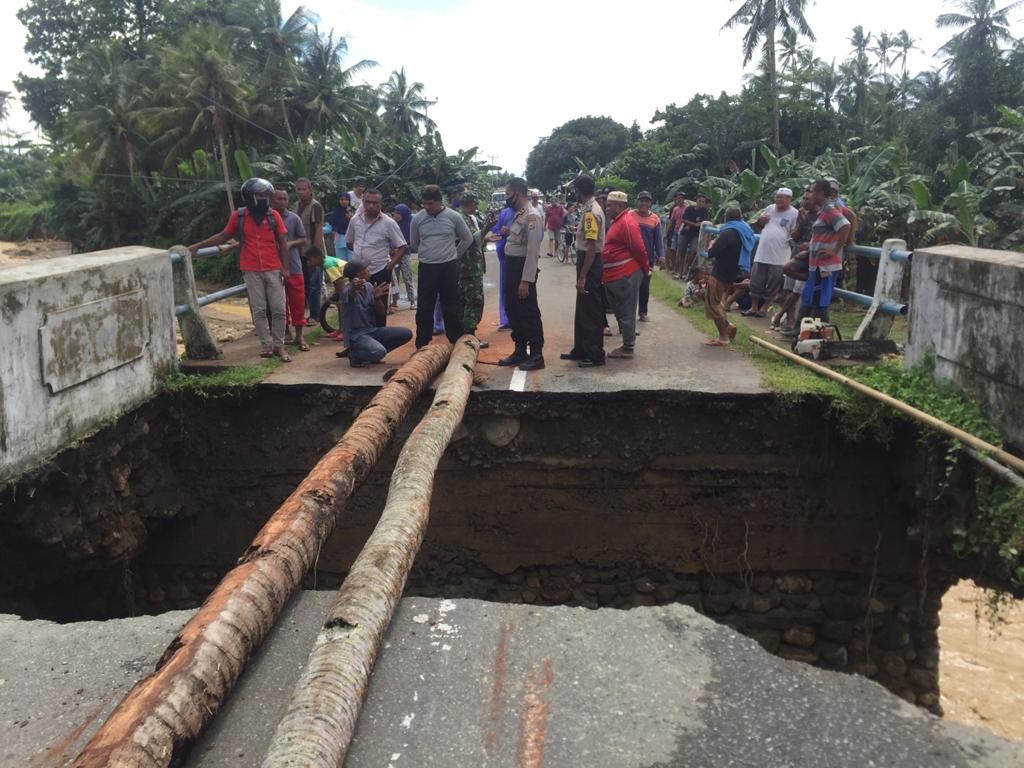 Jembatan Ambruk di Maluku