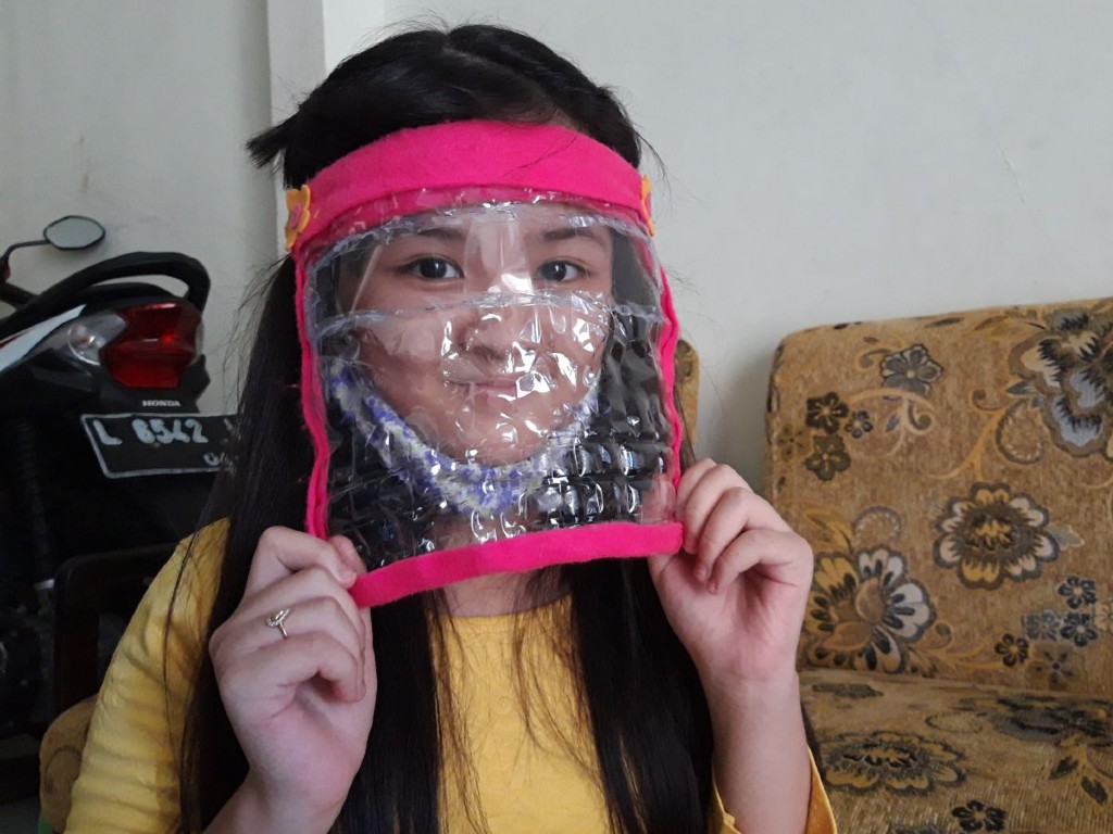 Face Shield Limbah Botol