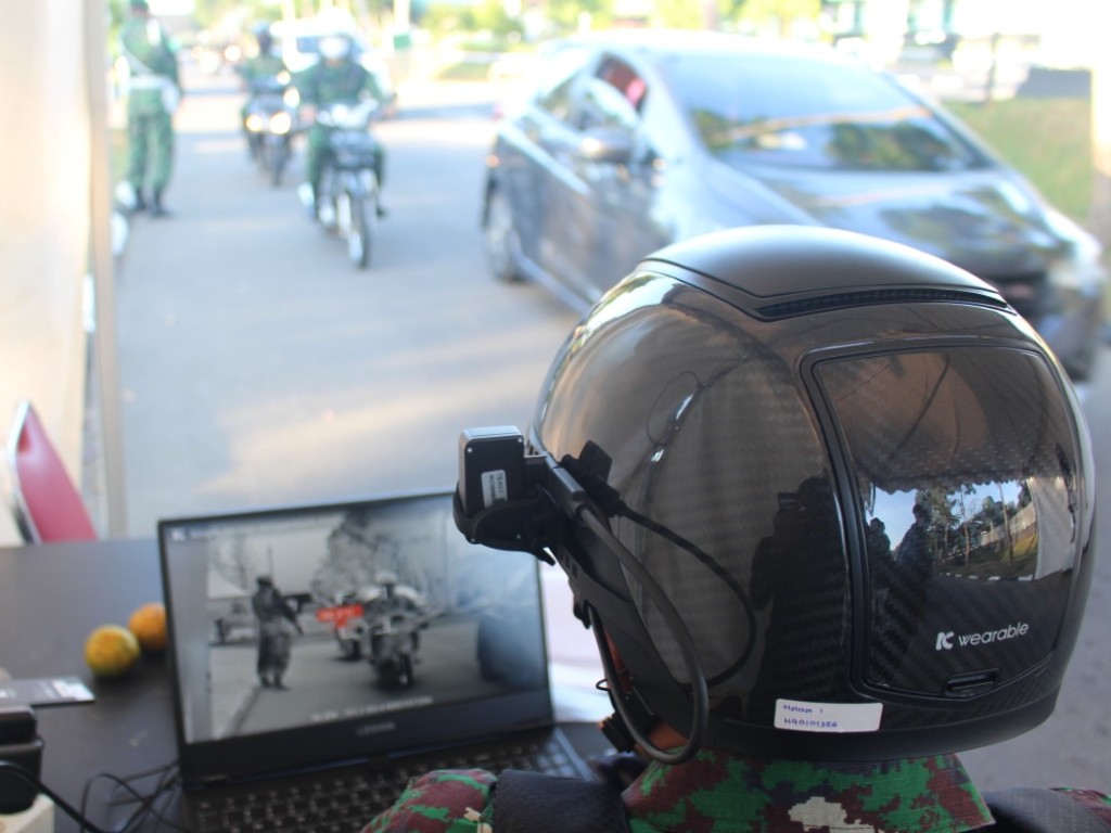 helm canggih