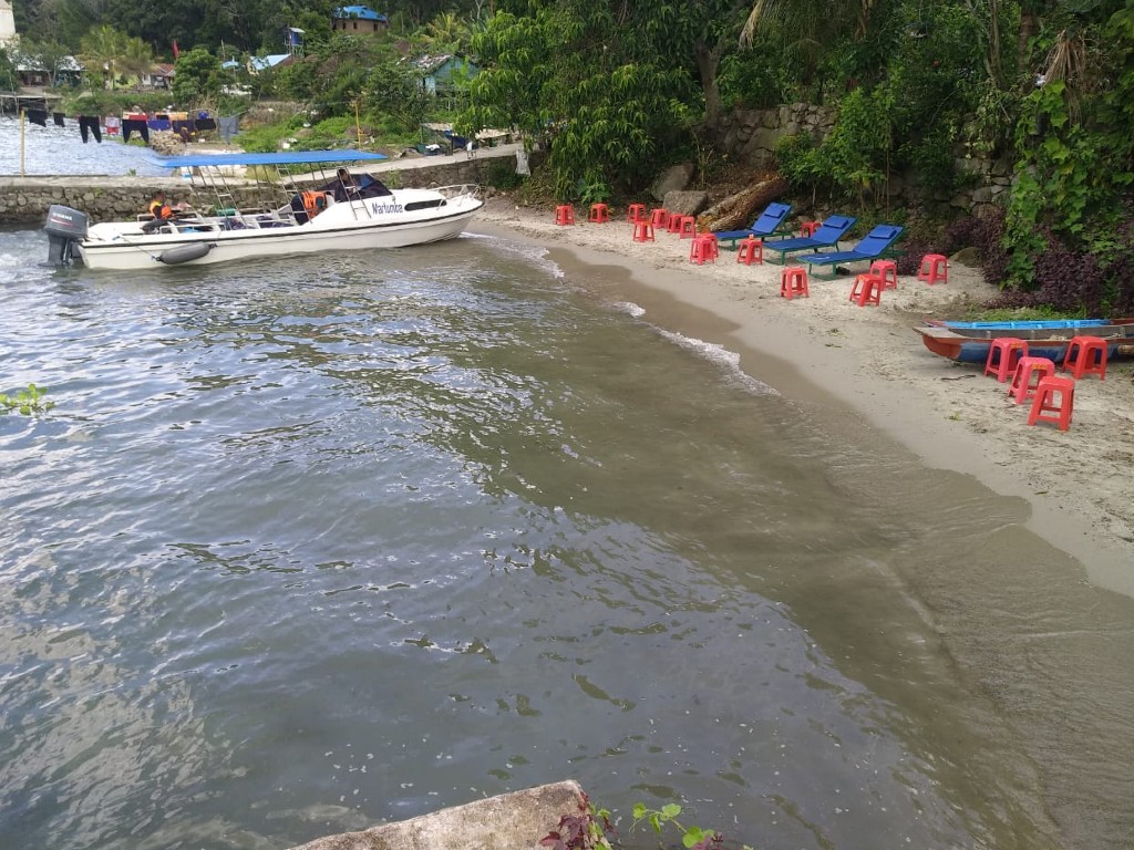 Pantai Silimalombu