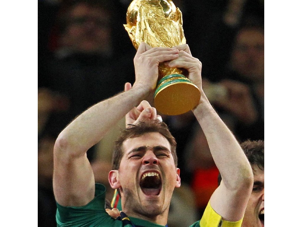 Сейв Касильяса в финале чемпионата мира 2010