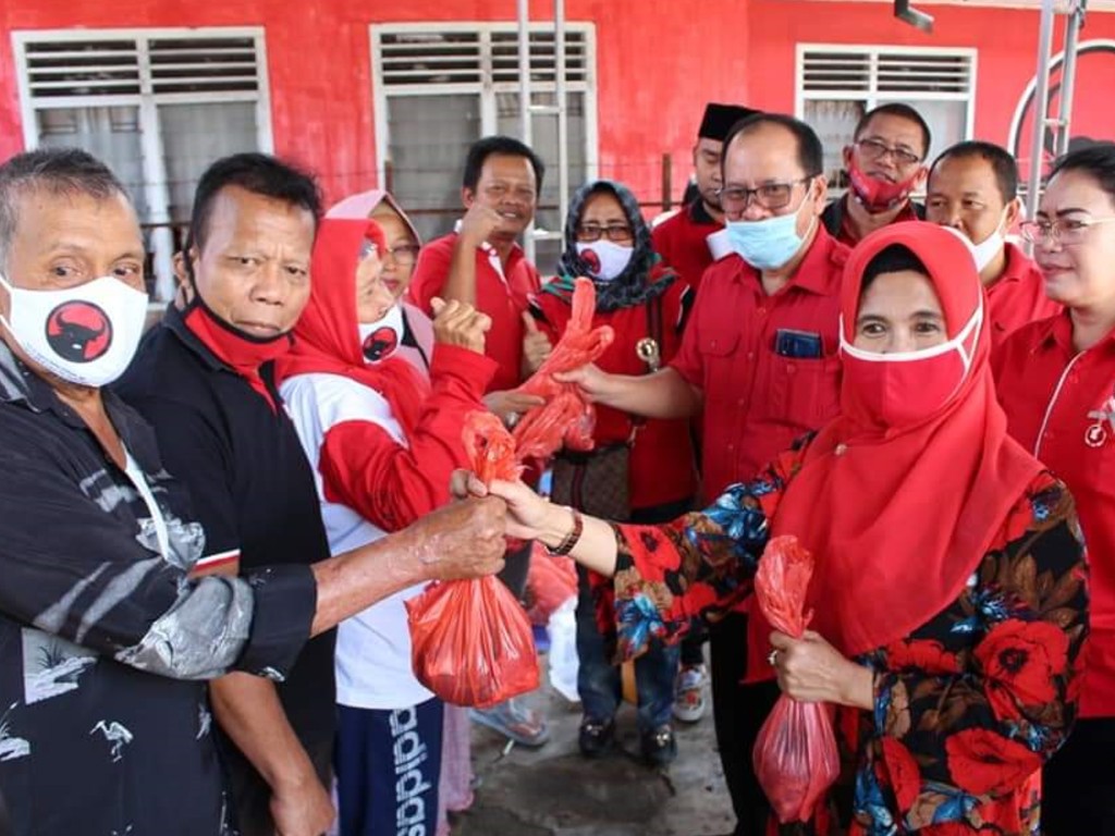 Asner Silalahi Bagi Kurban