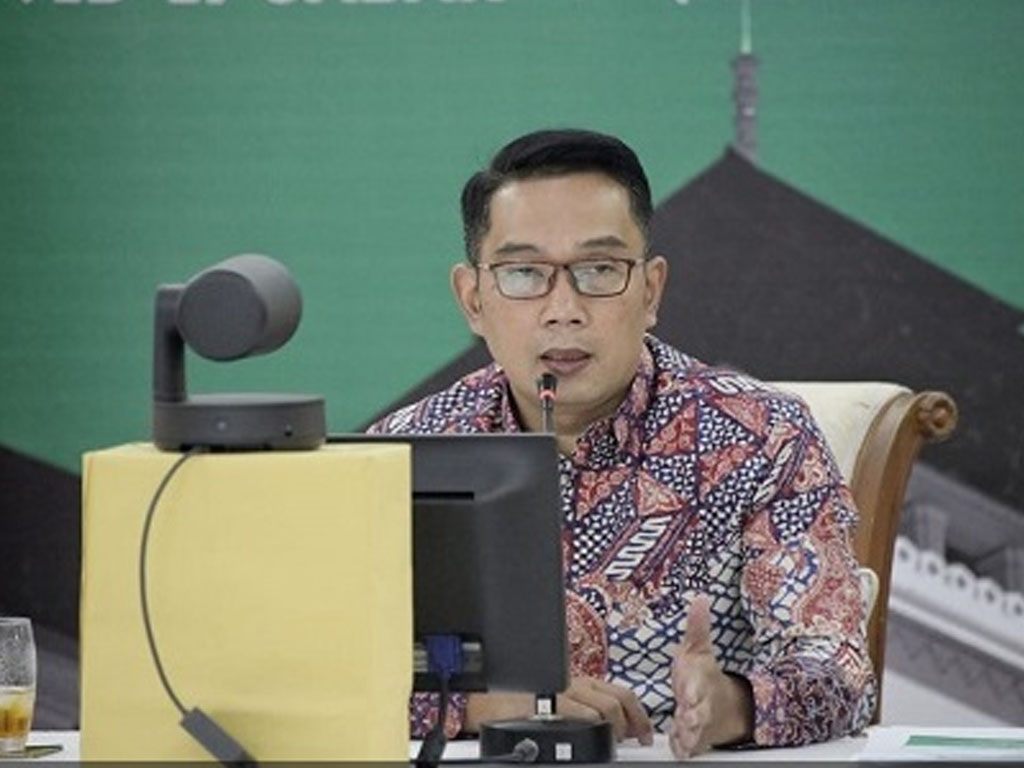 gub jabar pada webinar medsos