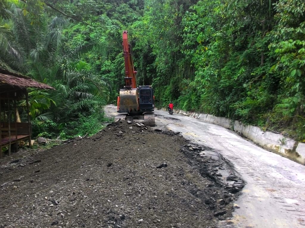 Jalan Longsor Aceh Barat