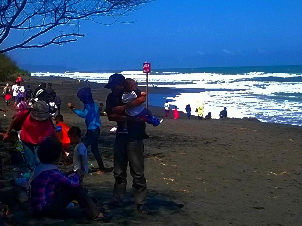 Pantai Gua Cemara Bantul