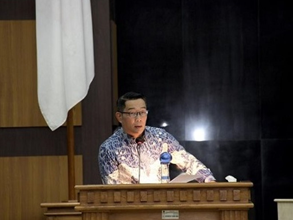 gub jabar di sidang dprd jabar