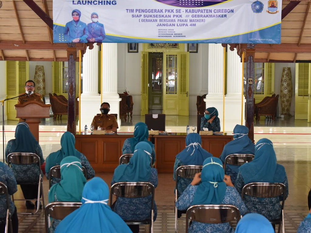 peluncuran sejuta masker kab cirebon