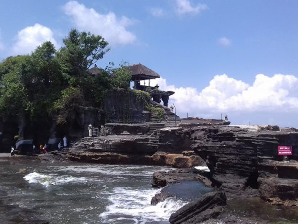 tanah lot bali