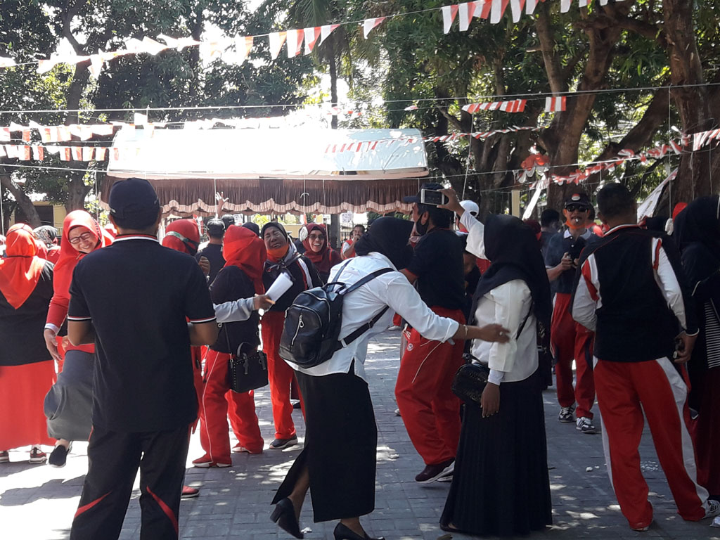 Lomba Makan Kerupuk Disdik Bantaeng