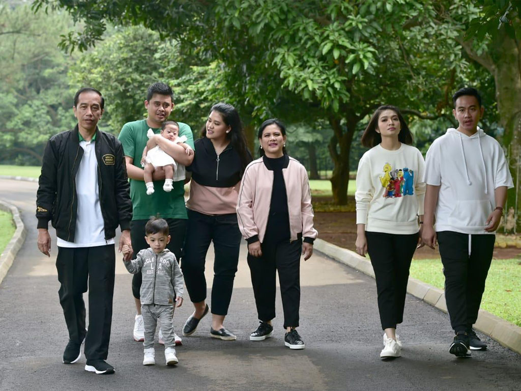 ilus opini - Jokowi bersama anak dan menantu