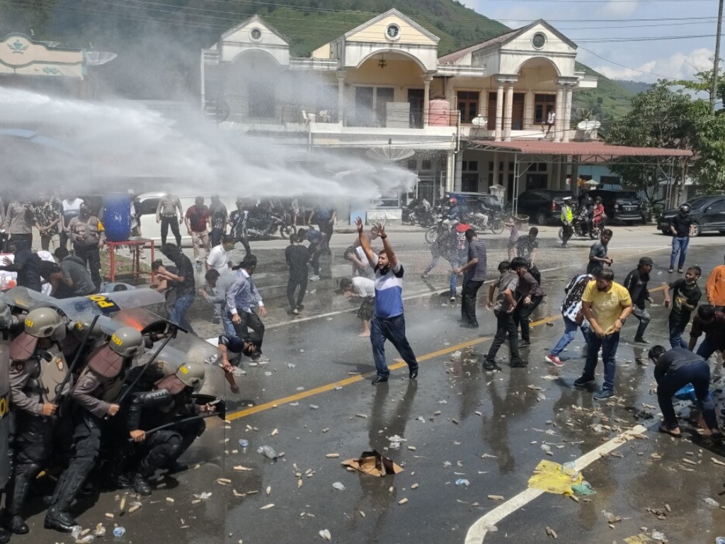 Kerusuhan di KPU Samosir