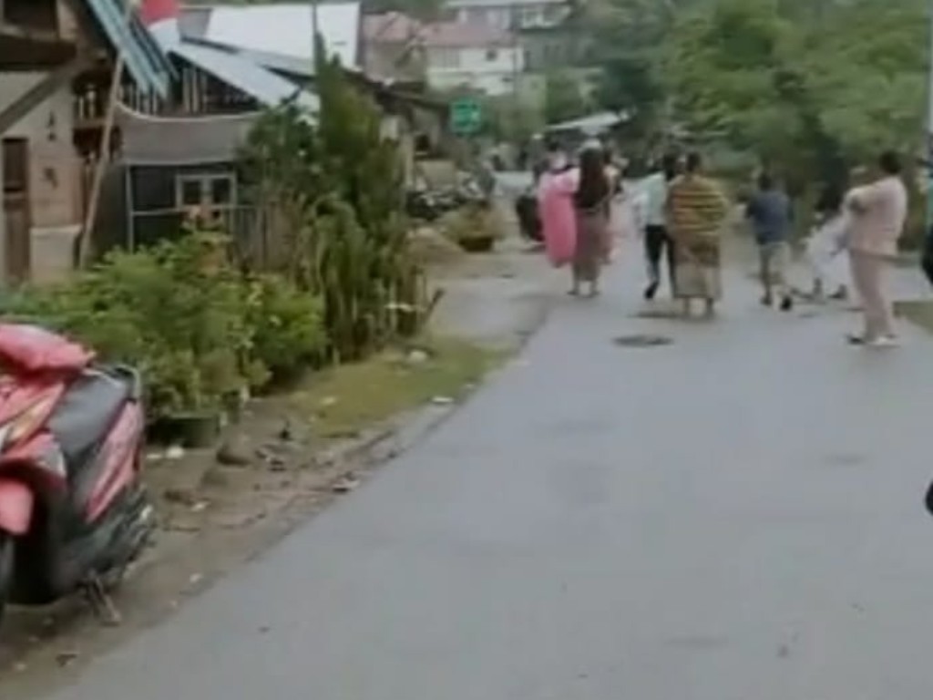 Tanah bergerak di Solok