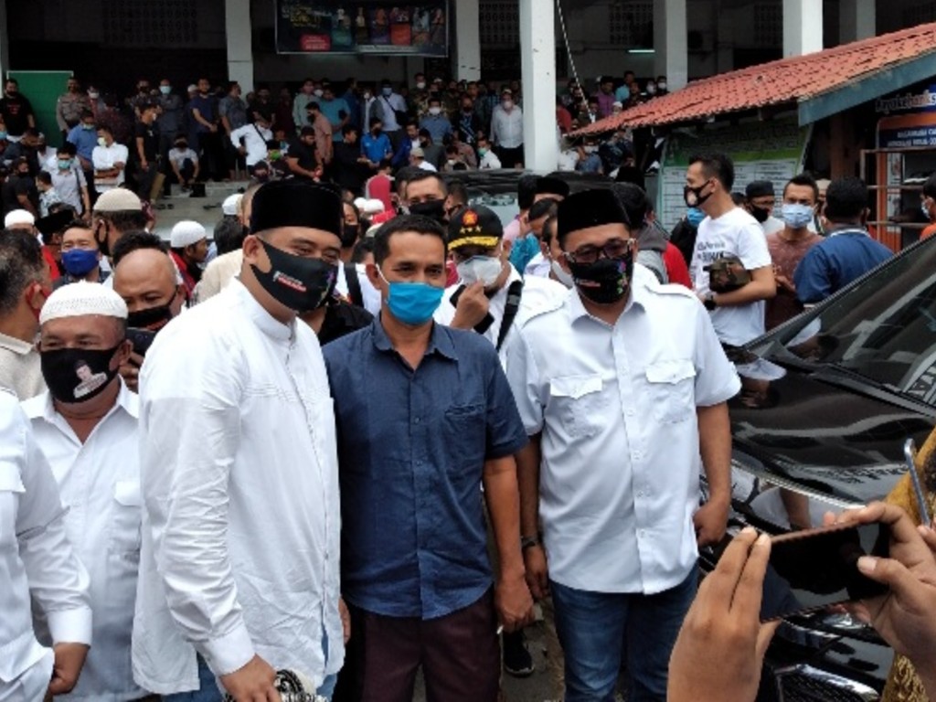 Bobby-Aulia di Masjid Agung Medan