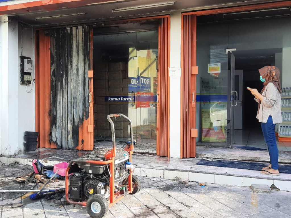Apotek Kimia Farma Yogyakarta Terbakar