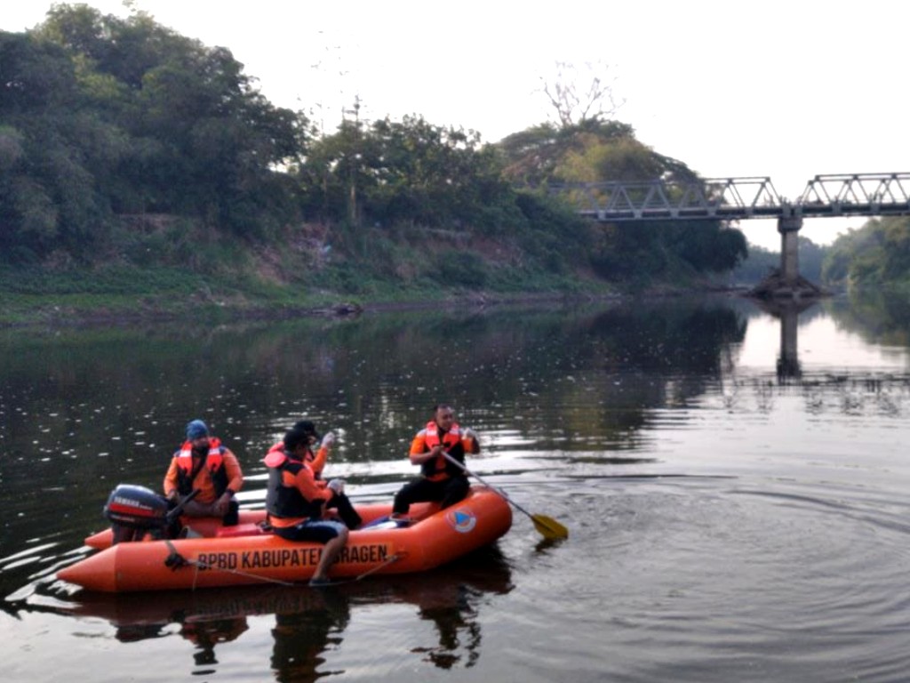 terjun ke bengawan solo