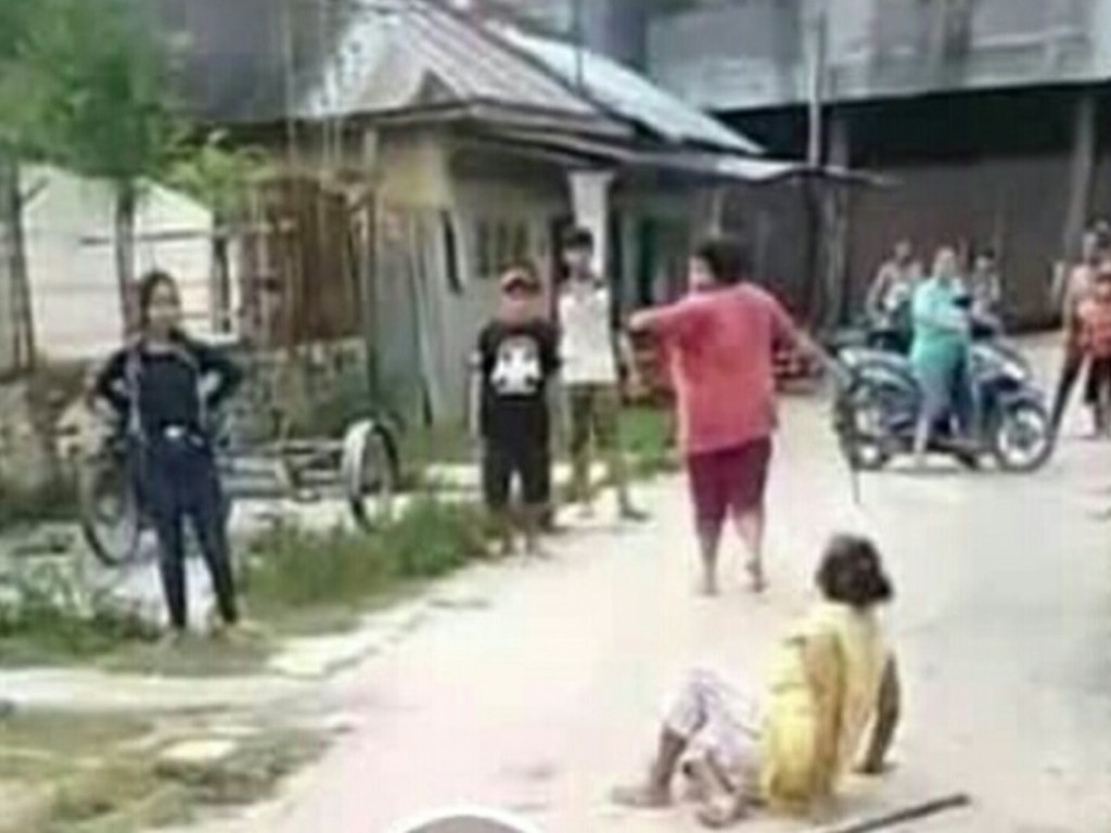 Dua Wanita Berkelahi di Kabupaten Simalungun