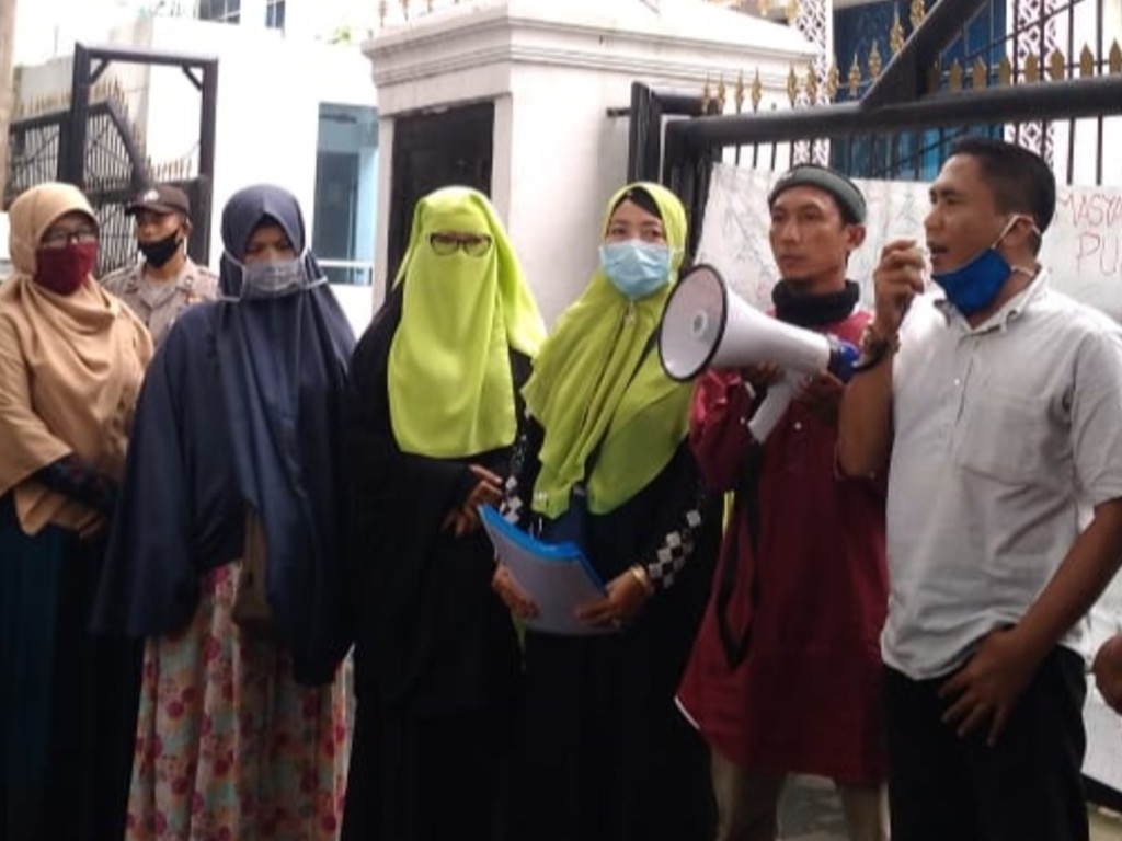 Warga Minang Medan Demo