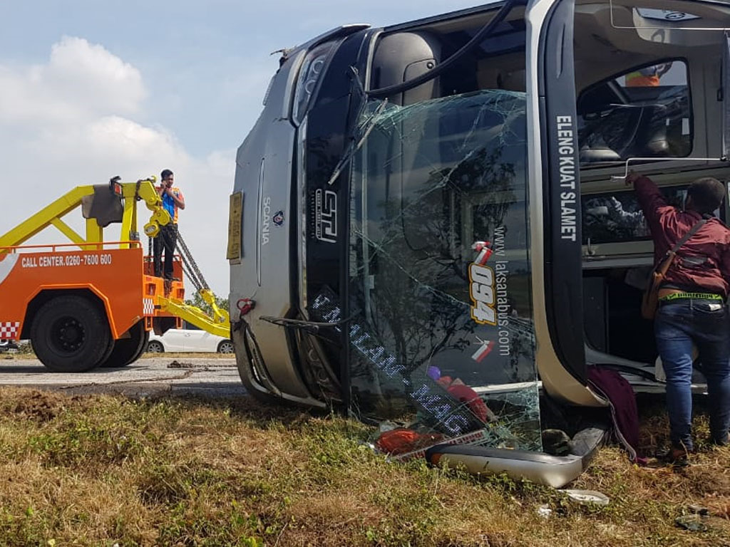 laka lantar tol cipali