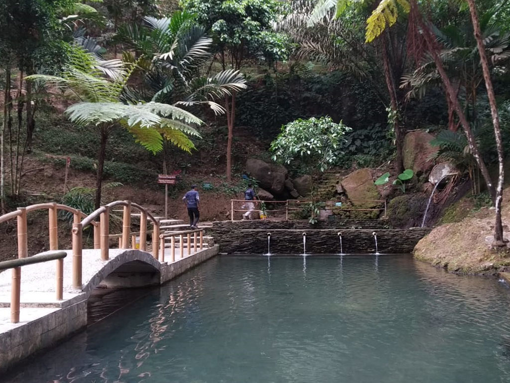 kolam di curug cipeuteuy