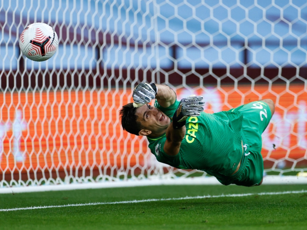 Kiper Emiliano Martinez