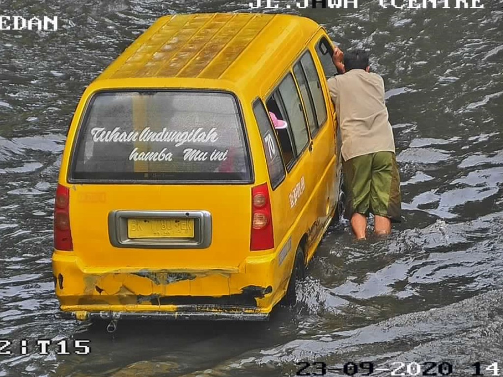 Kendaraan Mogok di Medan