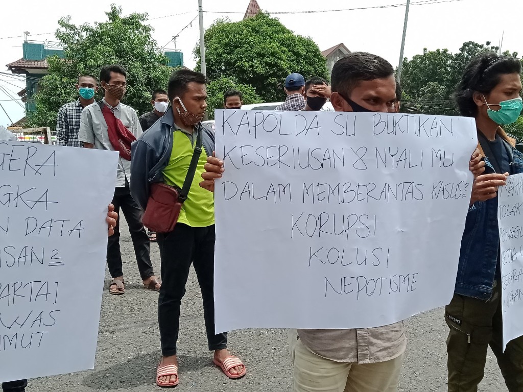 Aksi Massa di Polda Sumut