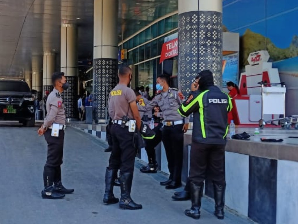 Bandara Komodo