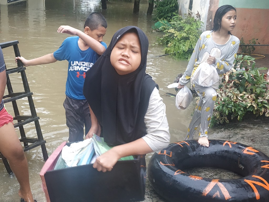 Pelajar Binjai di Lokasi Banjir