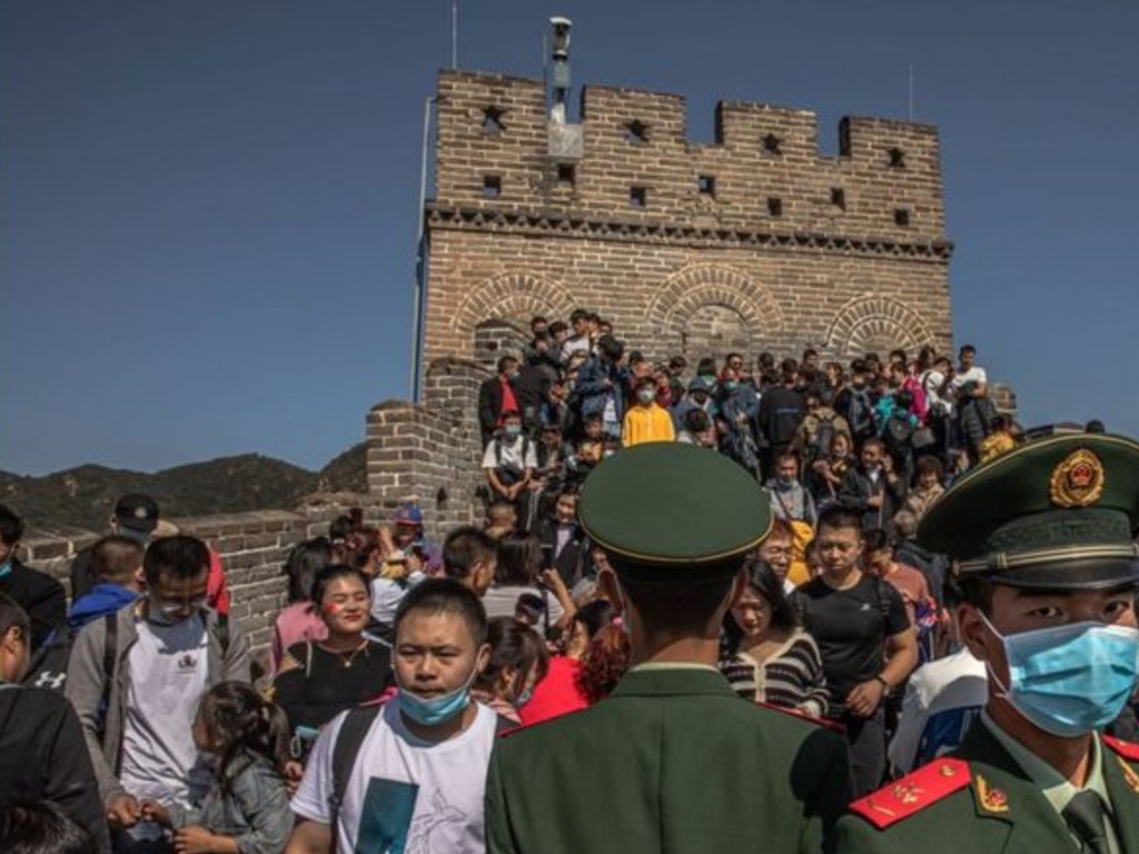 wisatawan tembok china