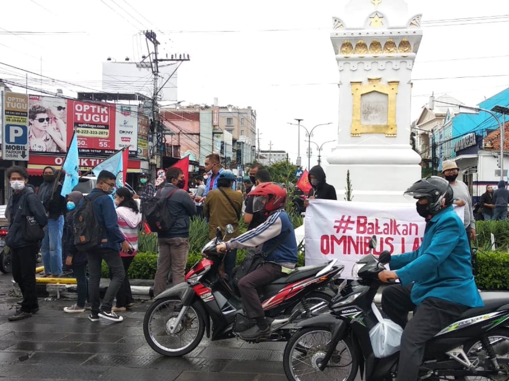 tolak omnibus law