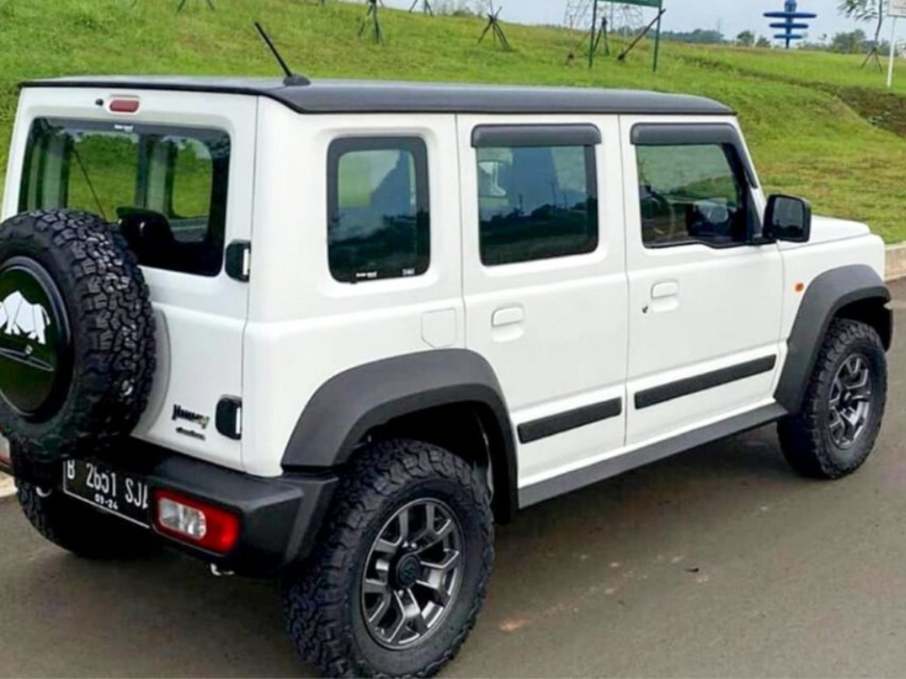 Suzuki Jimny 5 pintu