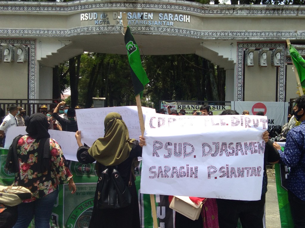 Aksi Massa di RSUD Siantar