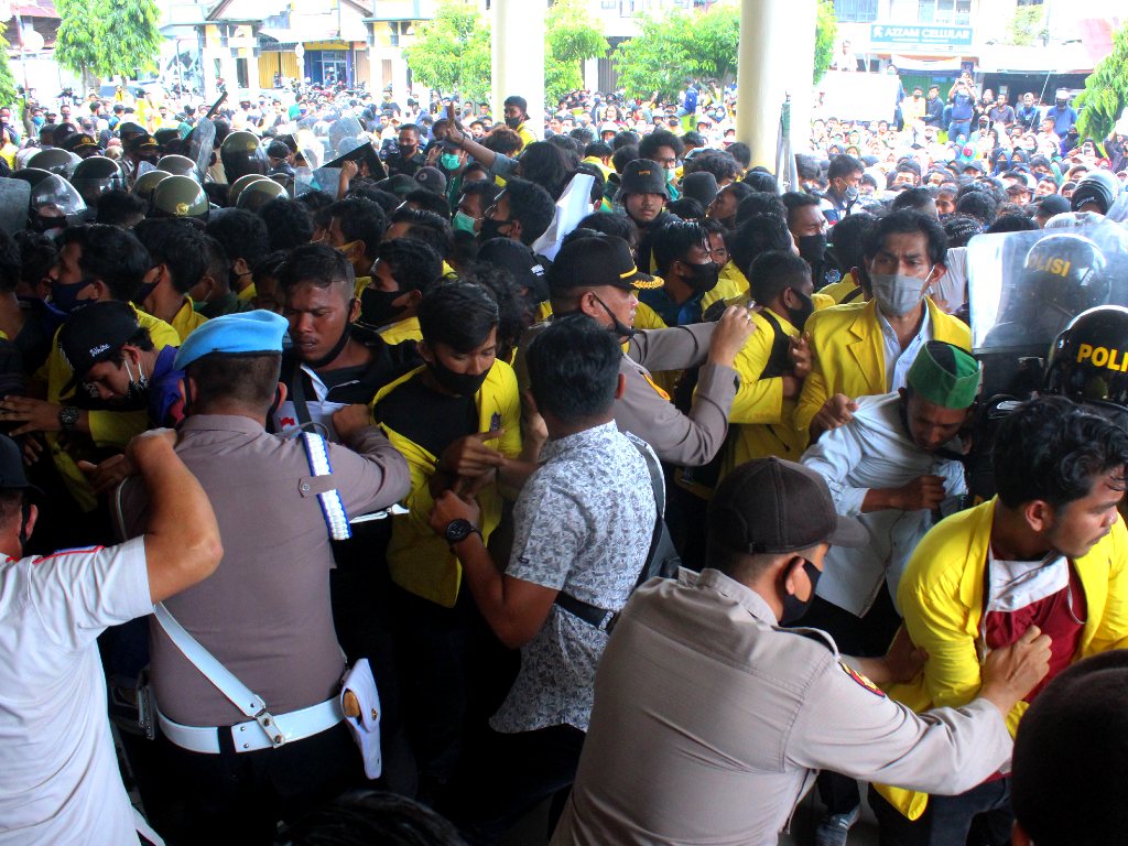 Demo Omnibus Law Aceh Barat