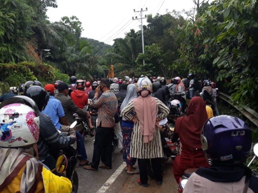 Longsor di Pesisir Selatan