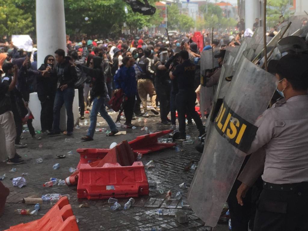 Demo Rusuh di Kota Tegal