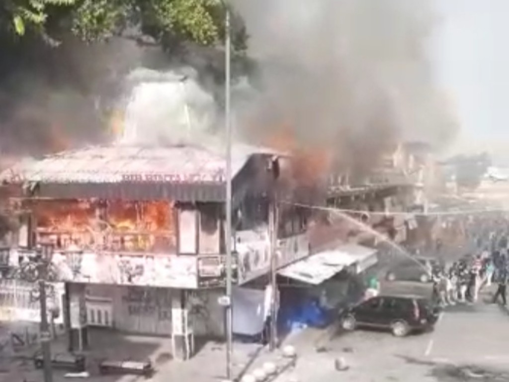 Rumah makan di Malioboro Dibakar Massa