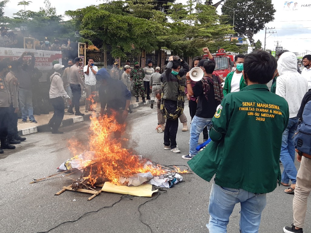 Mahasiswa Dairi Demo