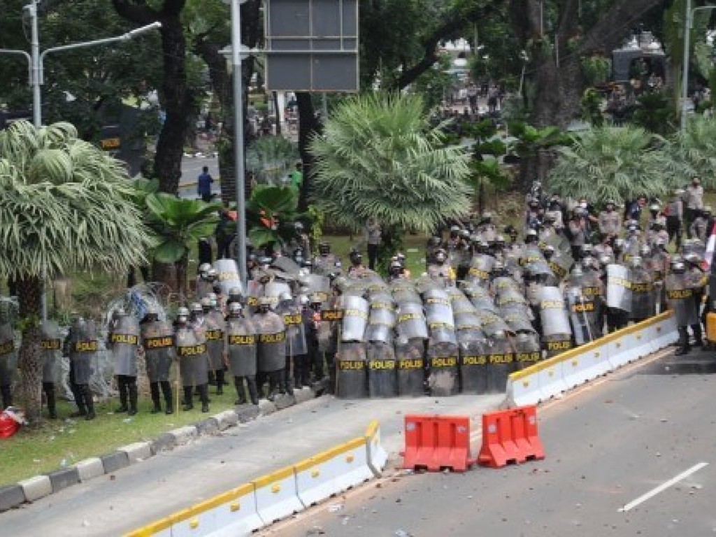 Polisi Anti Huru-Hara