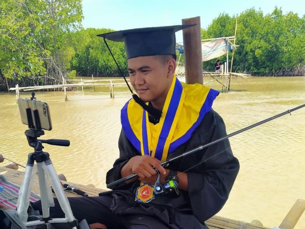 wisudawan tegal mancing