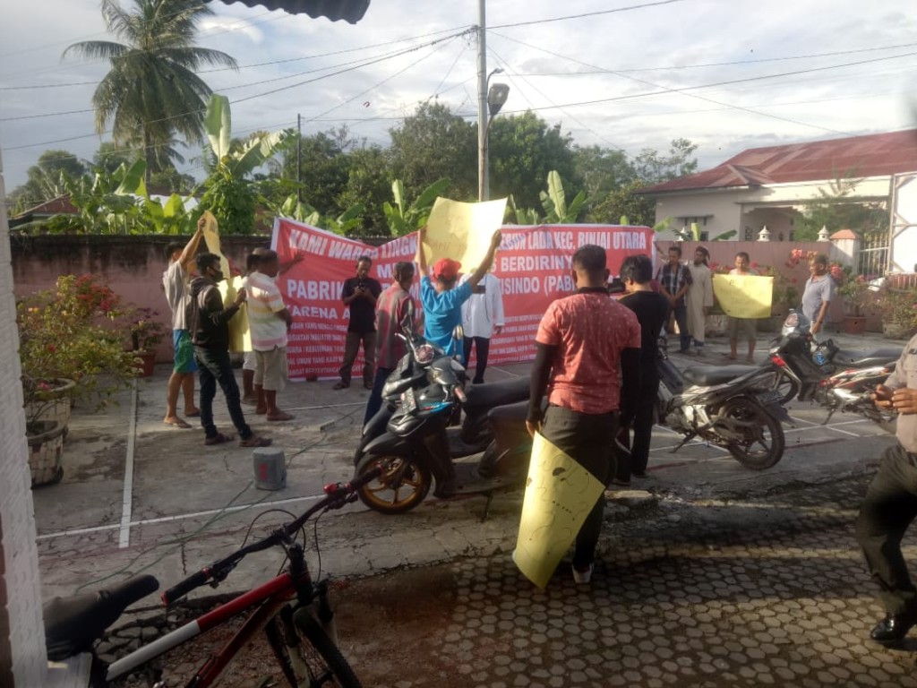 Demo Pembangunan Pabrik