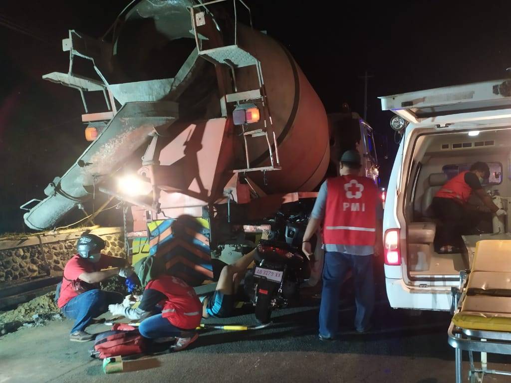 Tabrak Truk Molen di Kulon Progo