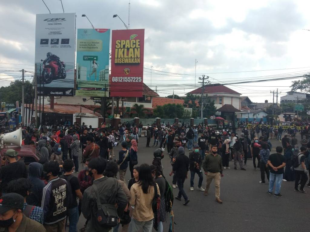 Demo di Bundaran UGM Yogyakarta
