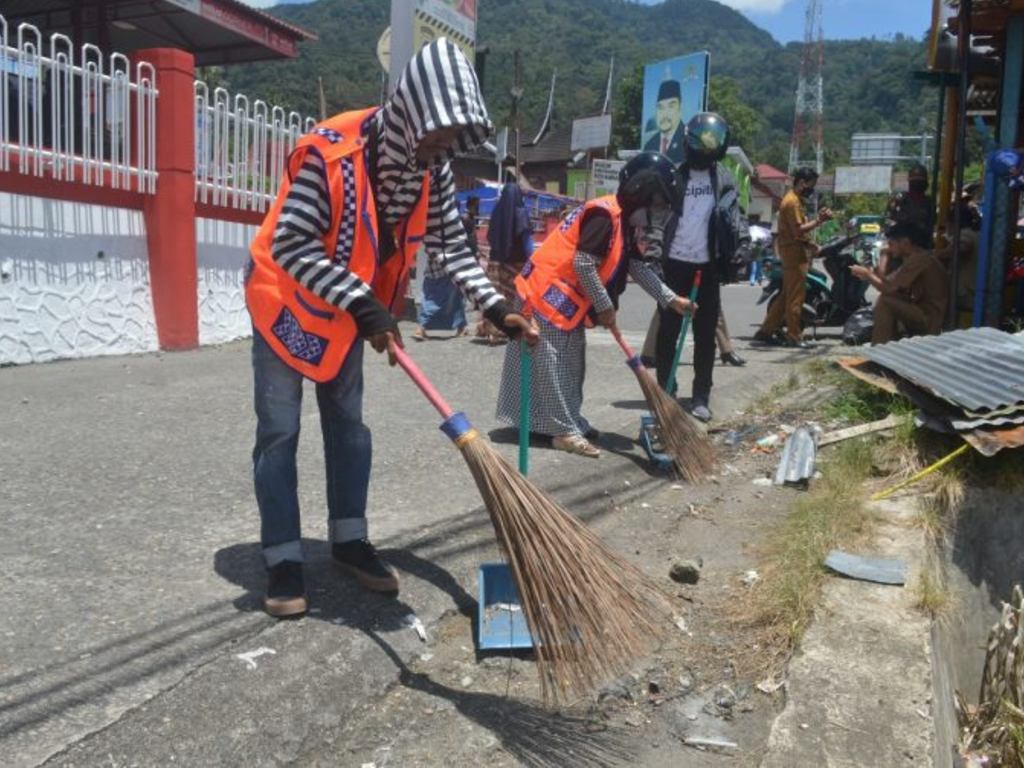 Pelanggar Perda AKB di Agam