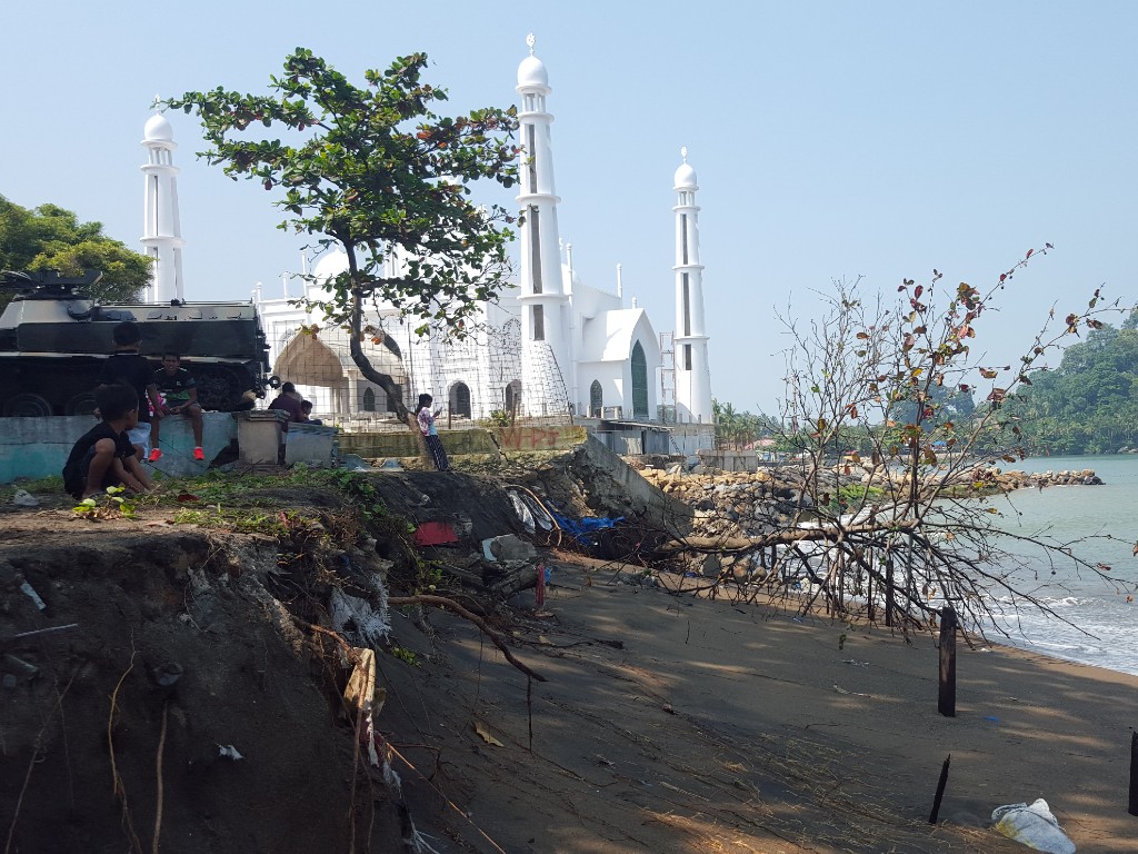 Abrasi di Pantai Padang