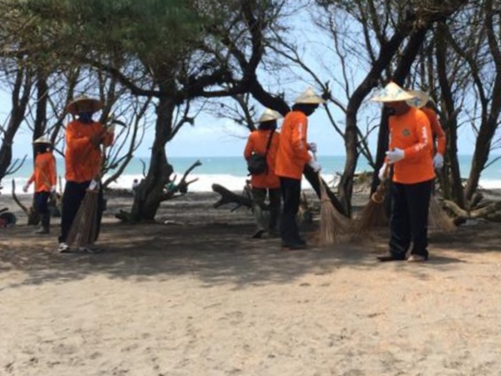 Pantai Gua Cemara