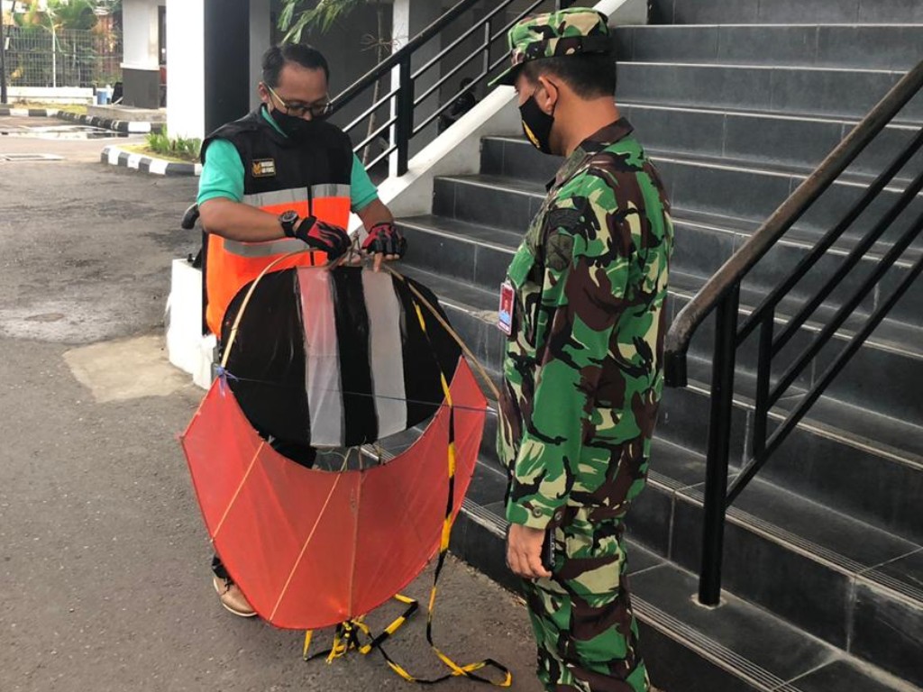 Layangan di Bandara