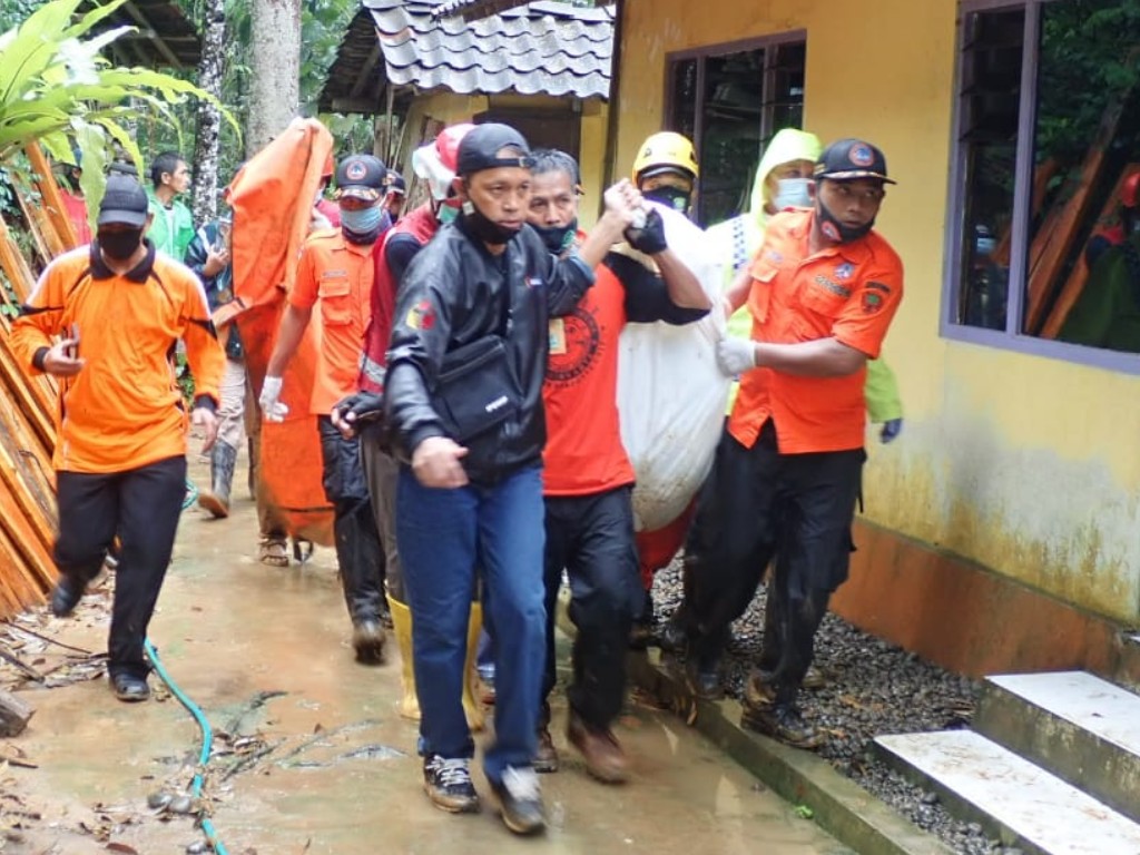 Evakuasi Korban di Purworejo