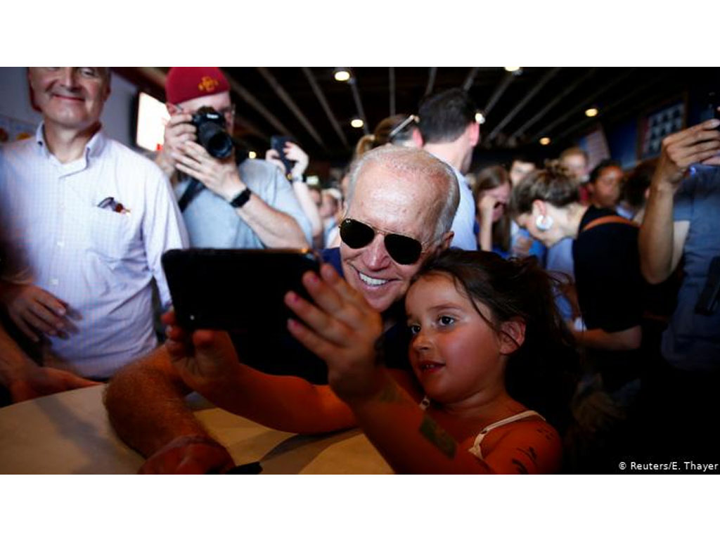 biden selfie