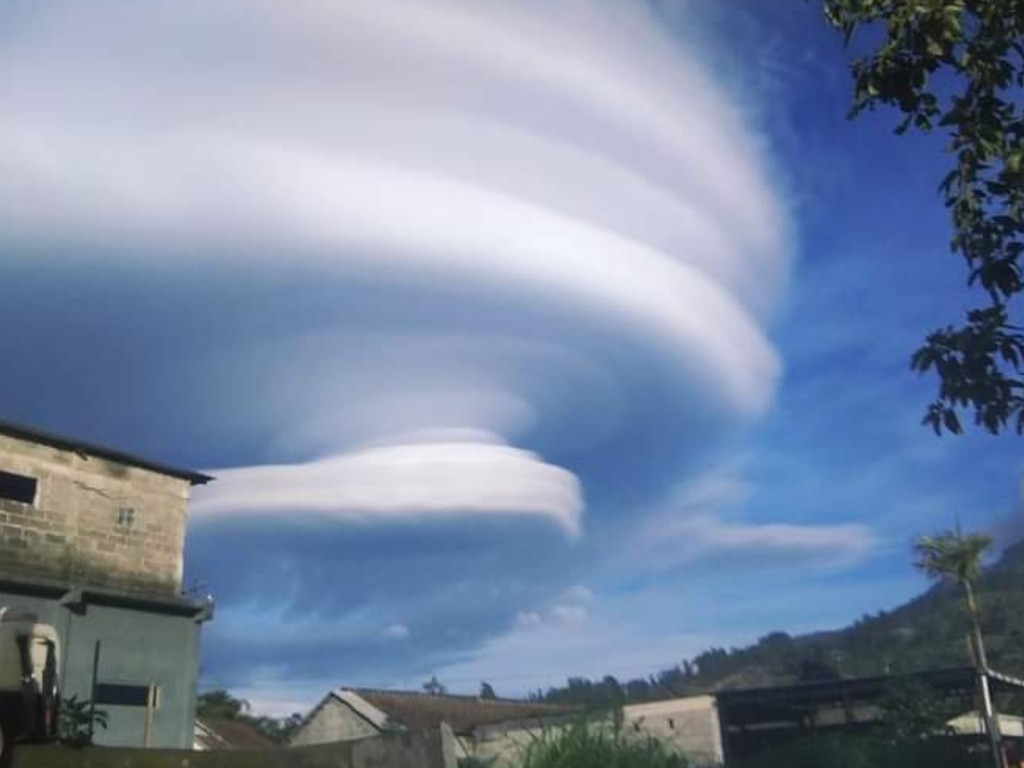 Awan Lentikular di Merapi